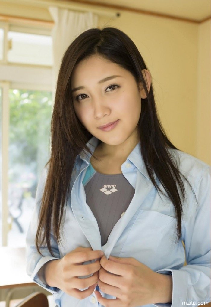 清纯学妹PK黑丝秘书 日本美女小岛美优制服诱惑花样百出(10)