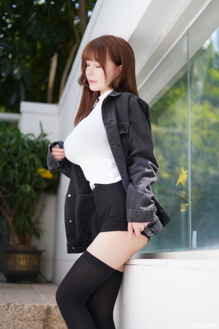 人特甜胸巨大，可爱萌妹UU酱魔鬼身材遮不住(12)