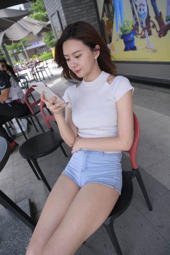 图片[1]-短发牛仔的漂亮女生【2.4G】-发街拍