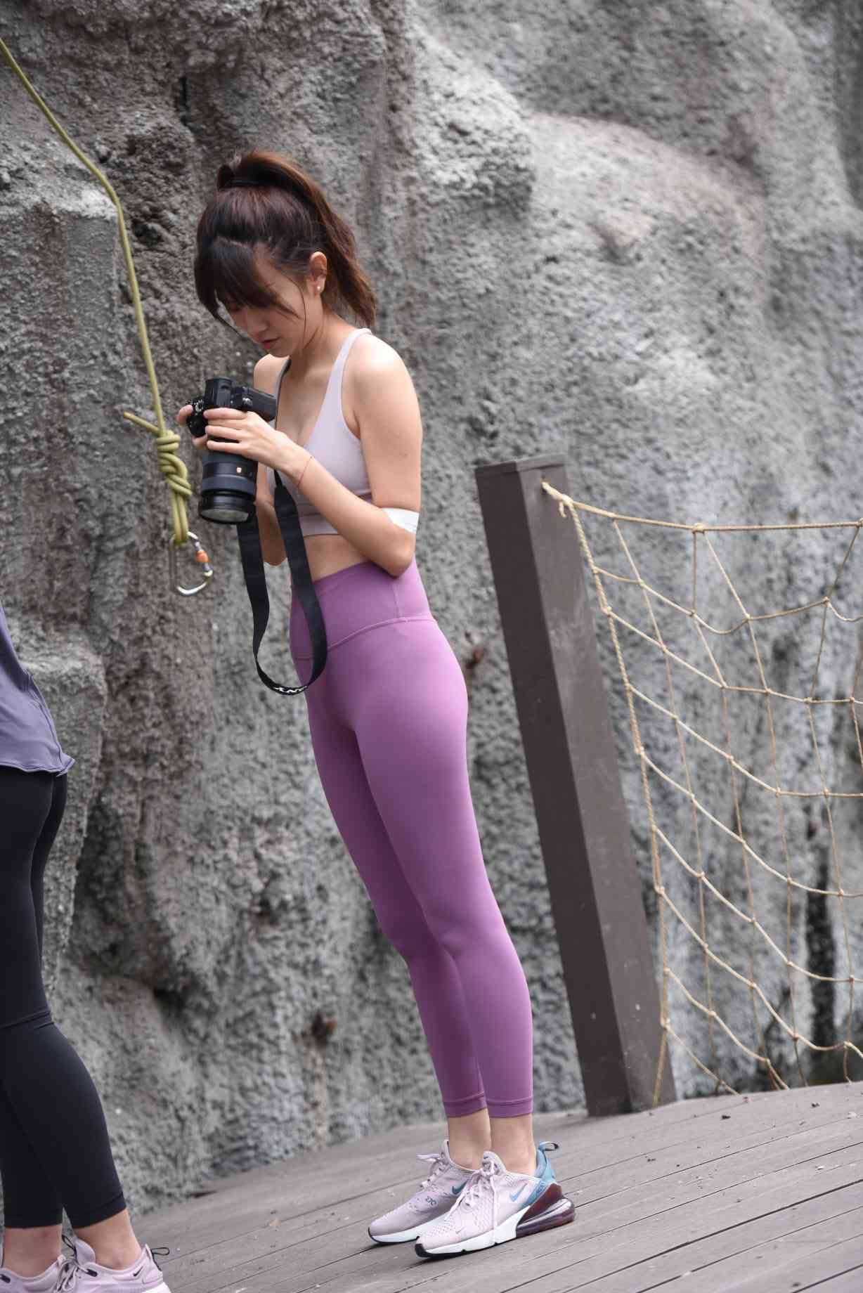 图片[1]-香芋色瑜伽裤高马尾女孩【111P】04039-发街拍