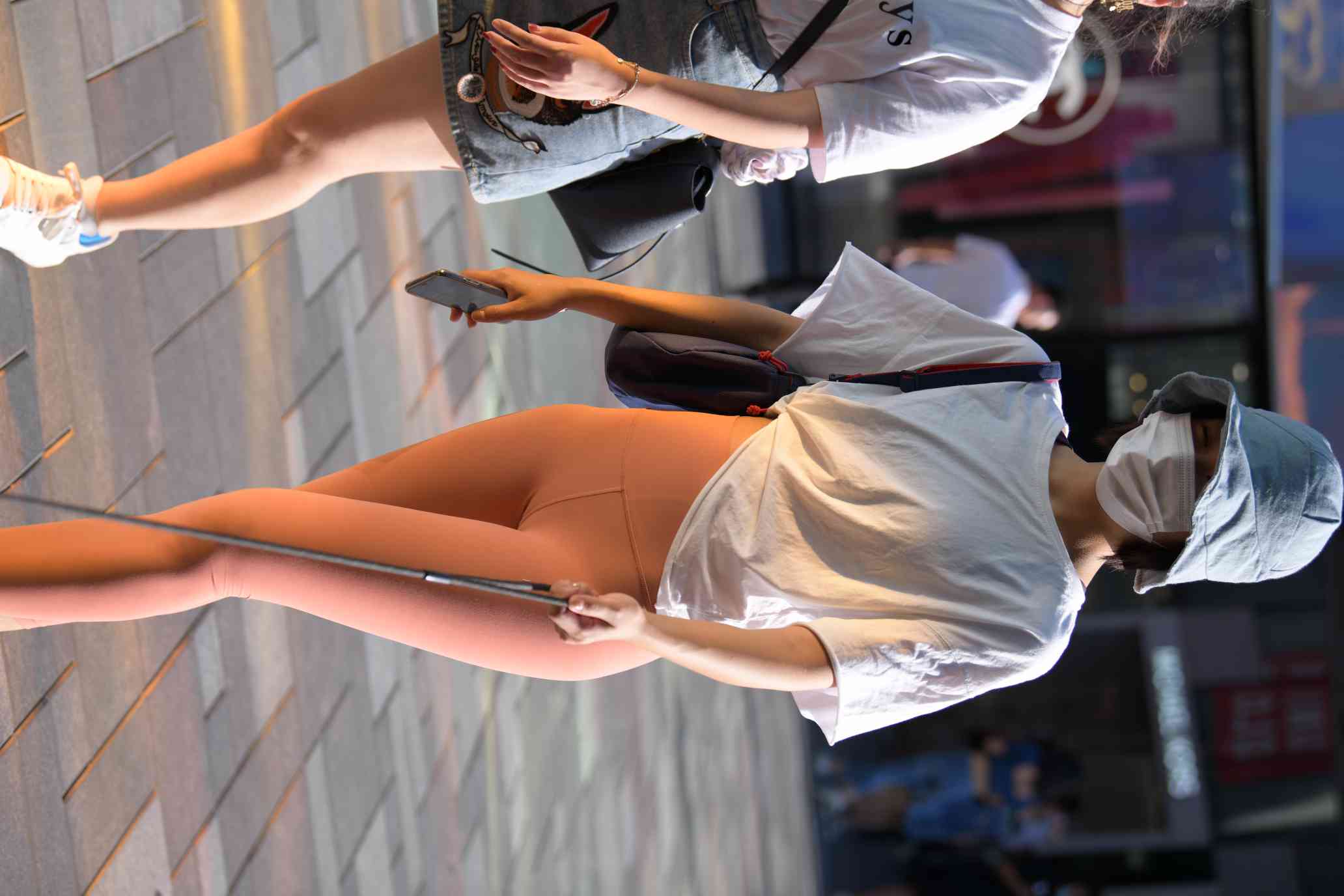 图片[2]-【免费】遛狗的瑜伽裤女人【60P】04031-发街拍