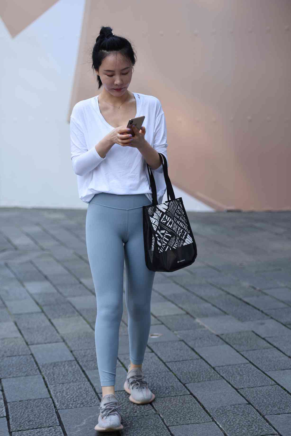 图片[2]-【免费】逛街的小女人【46P】04037-发街拍