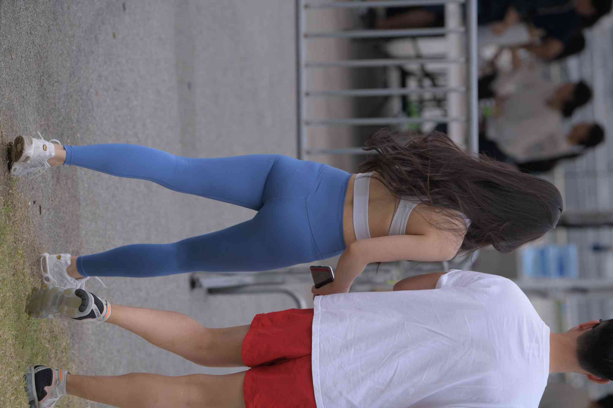 图片[3]-陪男朋友逛街的瑜伽裤女孩【74P】04034-发街拍