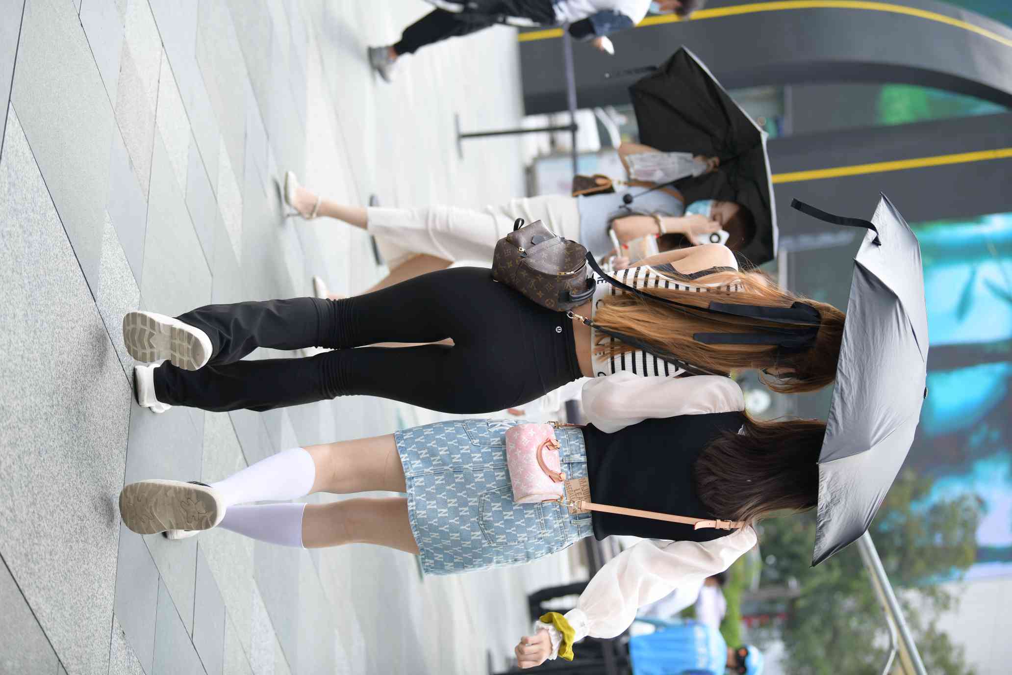 图片[3]-打伞的瑜伽裤姑娘【93P】04032-发街拍