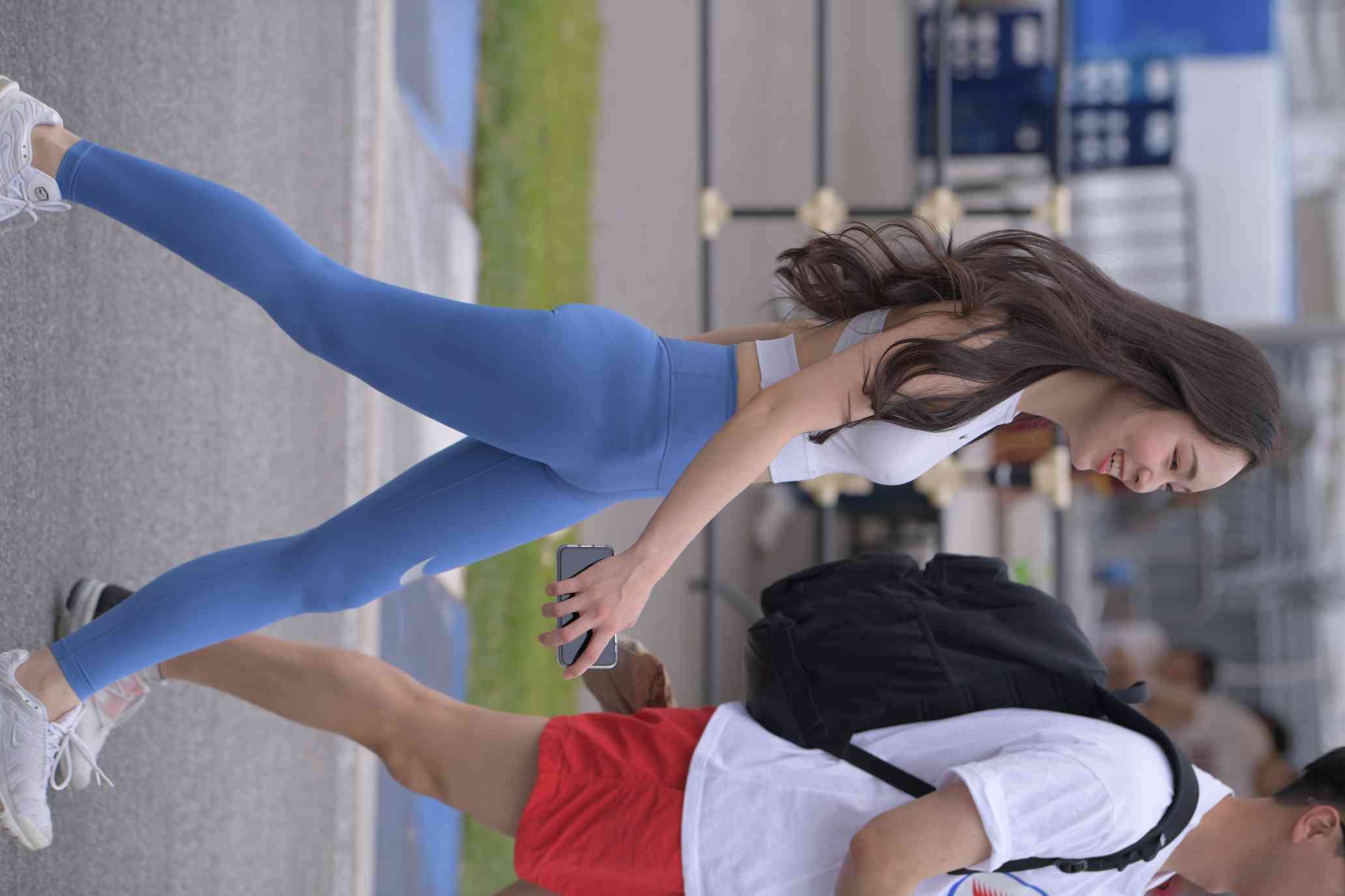 图片[4]-陪男朋友逛街的瑜伽裤女孩【74P】04034-发街拍