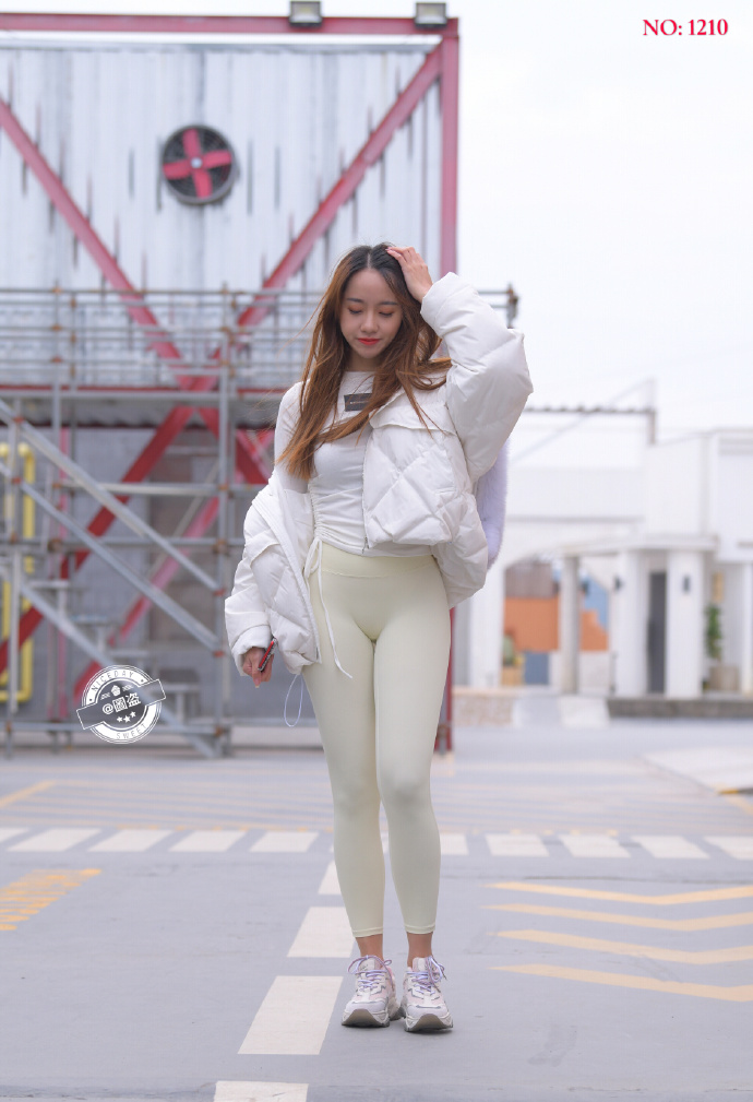 图片[2]-漂亮的白色瑜伽裤女孩 J1441 696P1V-21.4GB-发街拍