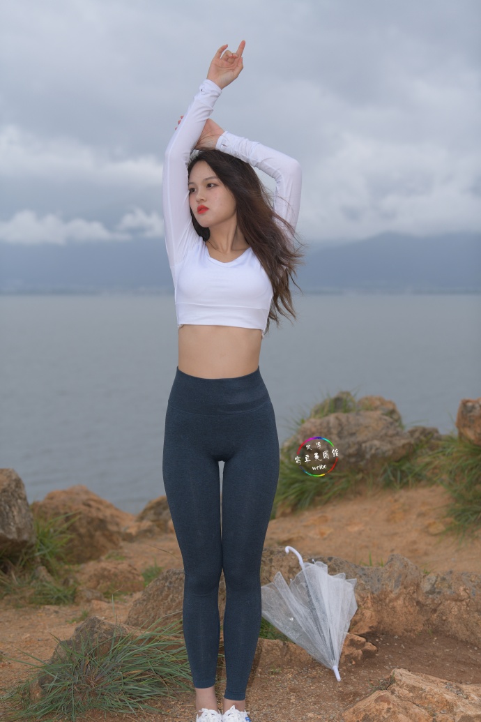 图片[1]-深蓝色瑜伽裤甜美女孩 J1320 514P2V-17.5GB-发街拍