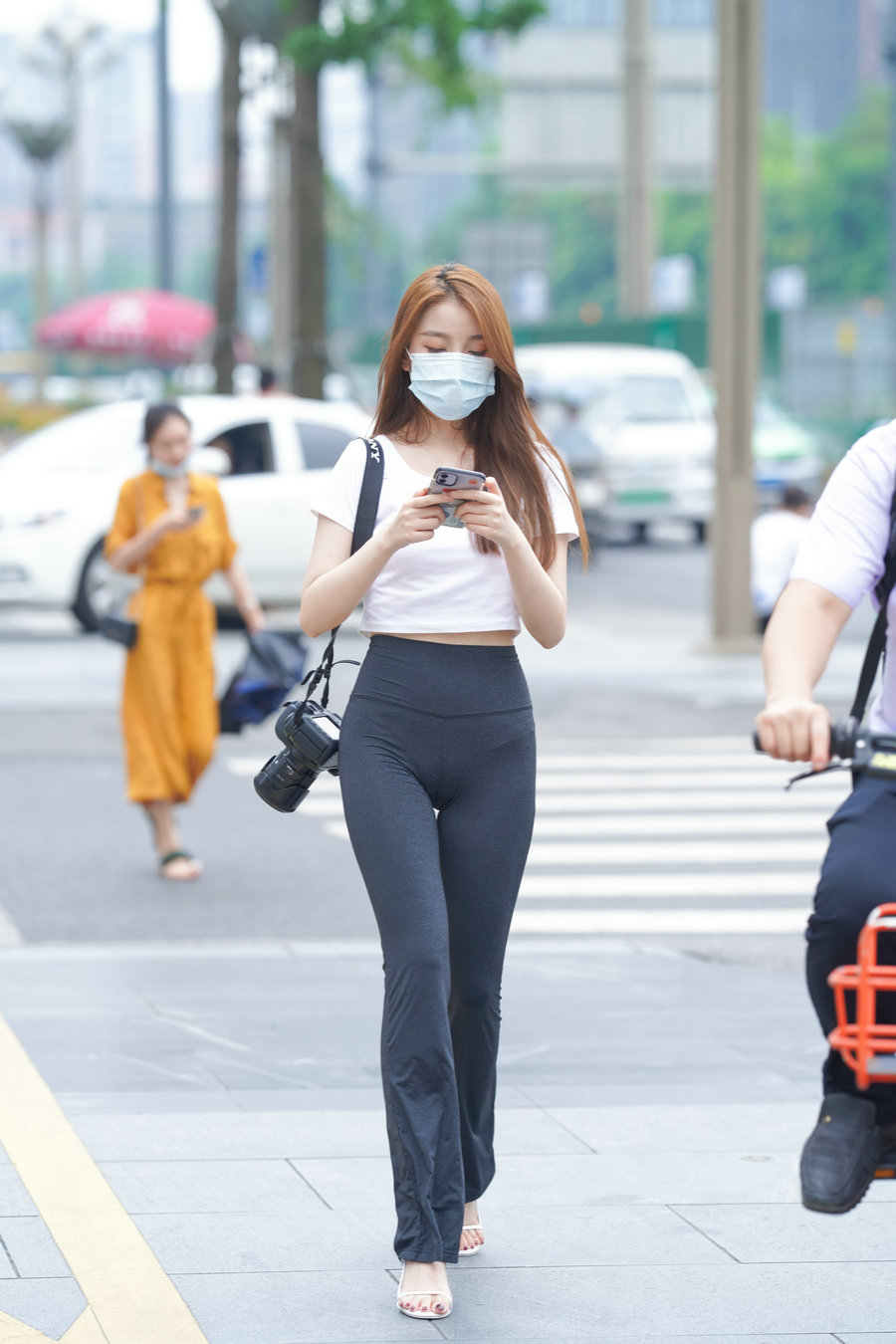 图片[3]-玩单反机的瑜伽裤女孩  J1270 498P5V-28.6GB-发街拍