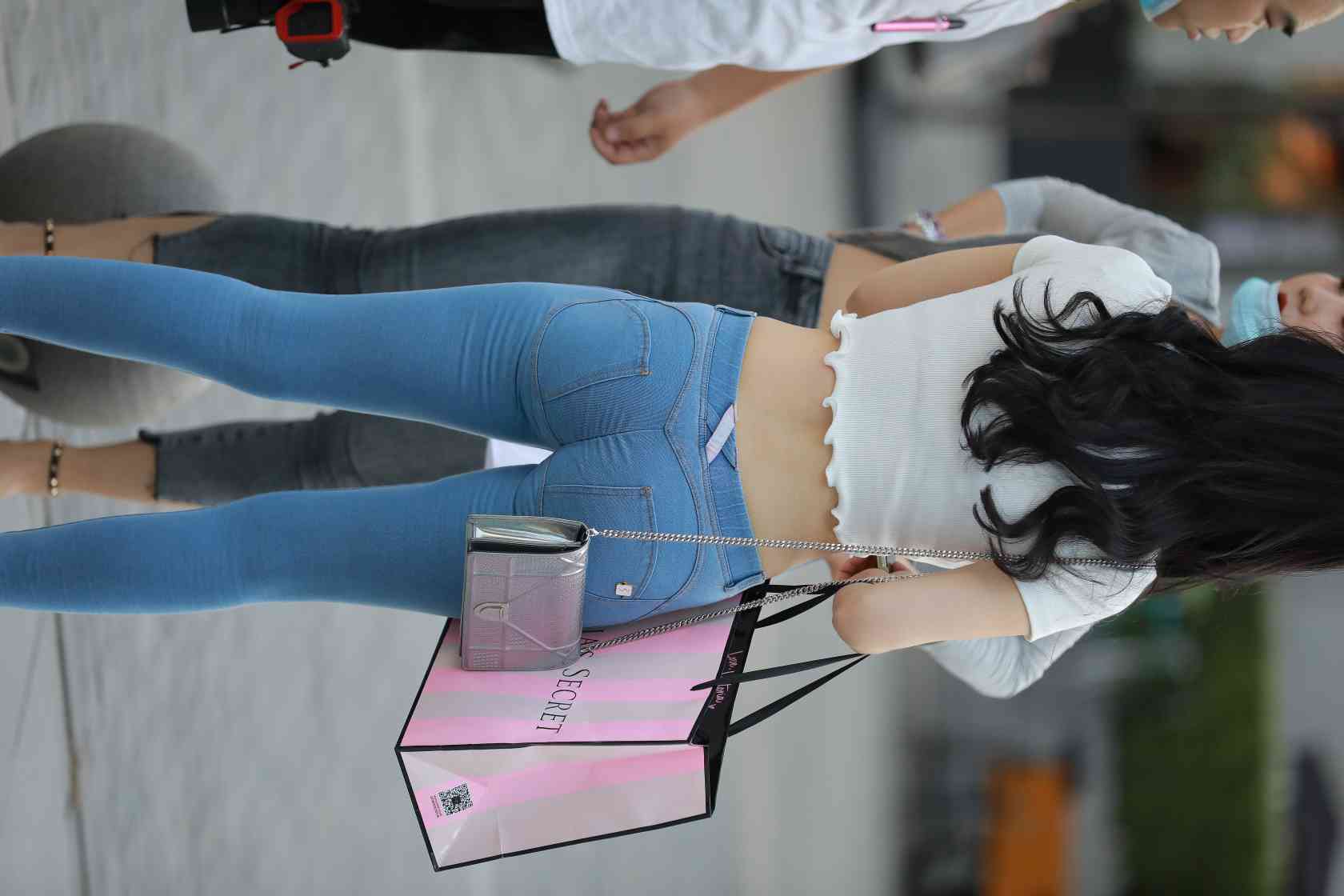 图片[5]-非常漂亮的紧身牛仔裤女孩【115P】04016-发街拍