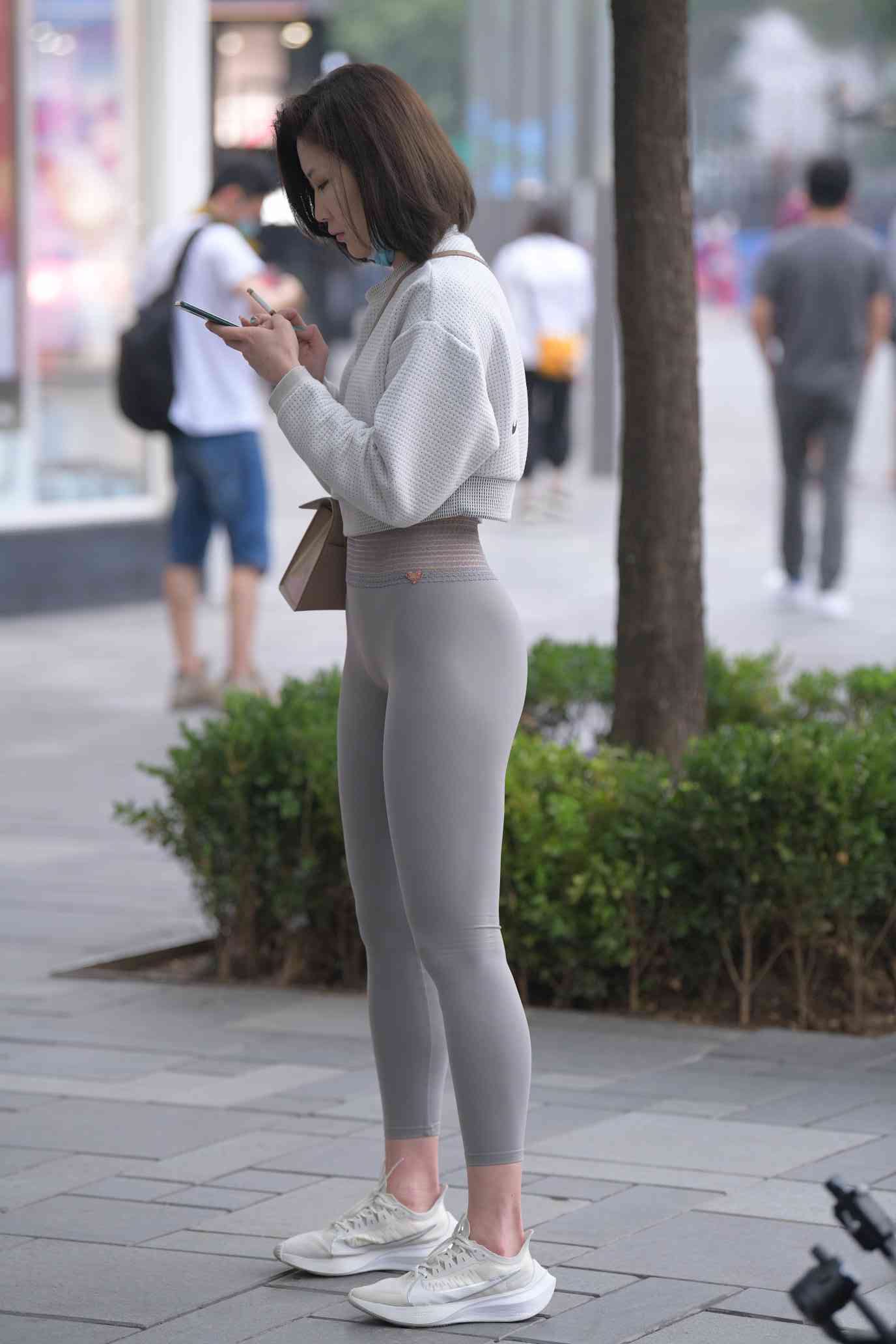 图片[1]-身材很好的短发瑜伽裤姑娘【157P】04015-发街拍