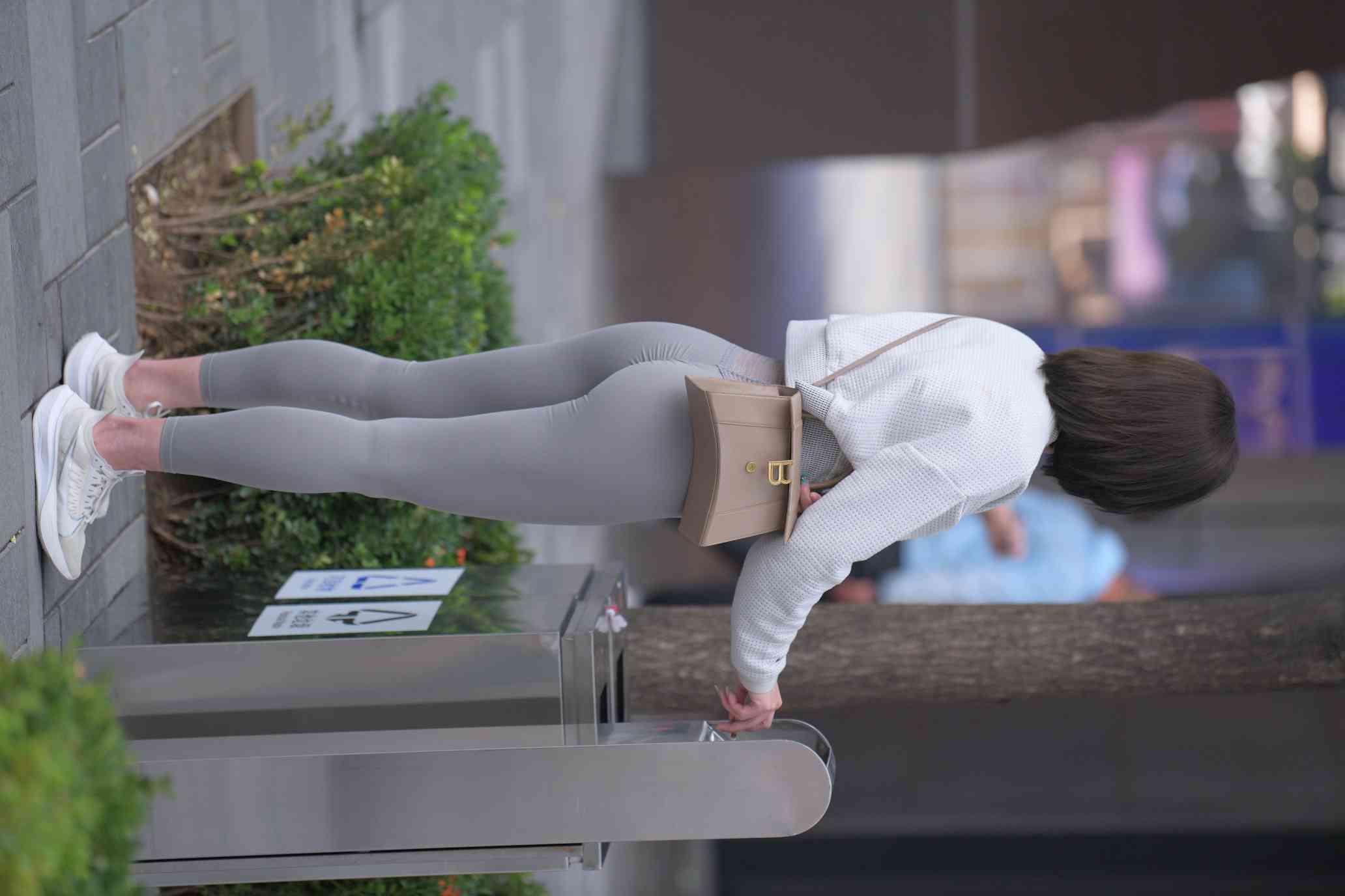 图片[5]-身材很好的短发瑜伽裤姑娘【157P】04015-发街拍