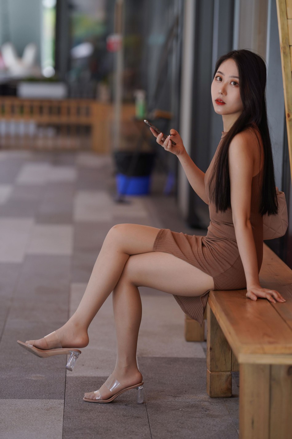 图片[5]-超有女人味的姑娘短裙逛街【400P】00049-发街拍