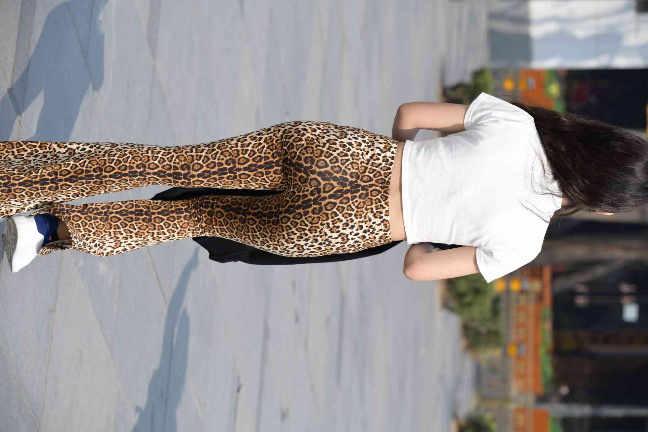 图片[2]-豹纹紧身裤小姑娘【339P】04026-发街拍