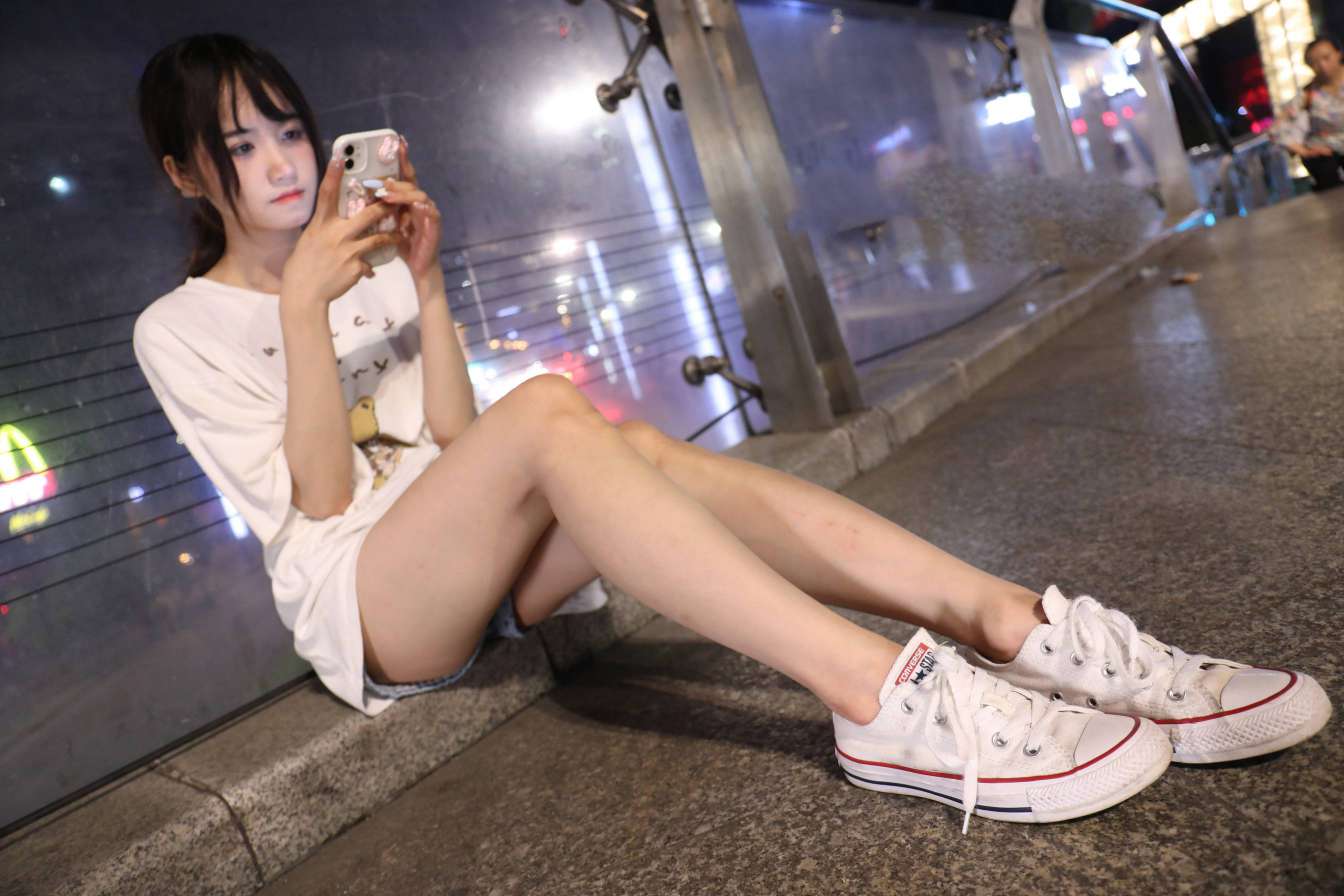 图片[3]-KTV里唱歌的长腿帆布鞋女孩【102P】20015-发街拍