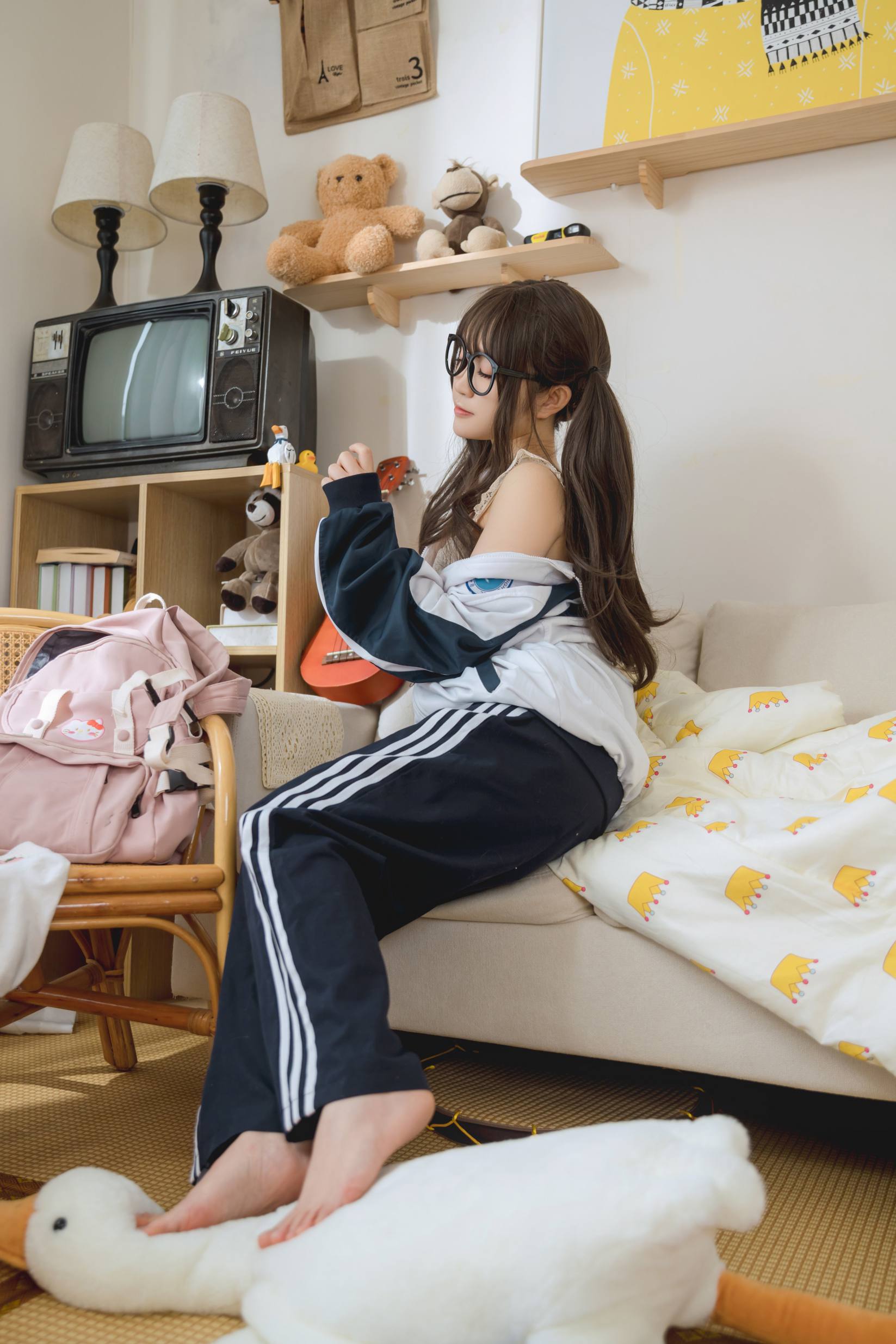 图片[1]-穿校服的双马尾女孩【64P】20010-发街拍