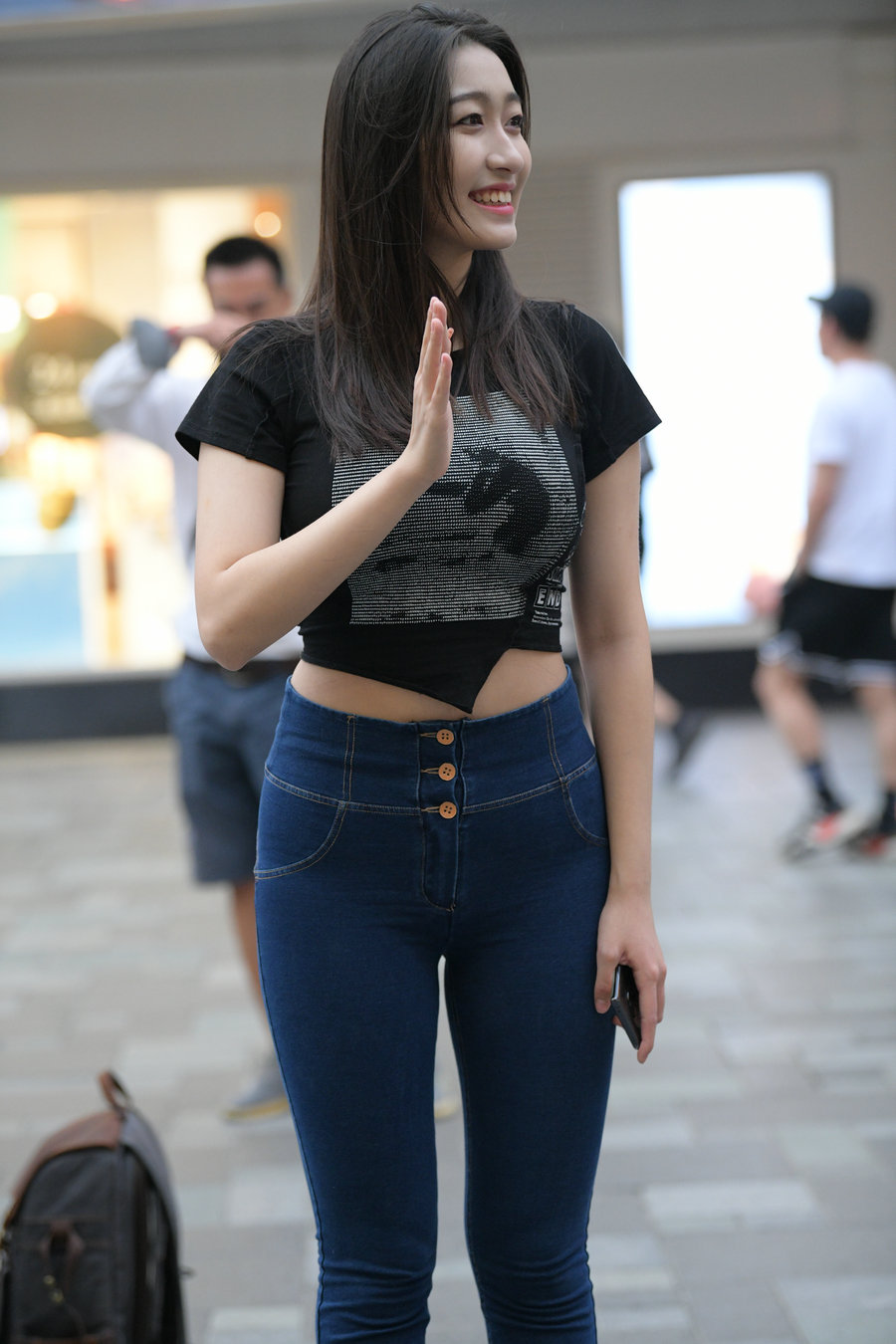 图片[1]-紧身牛仔裤女人J2784 240P-6.66GB-发街拍