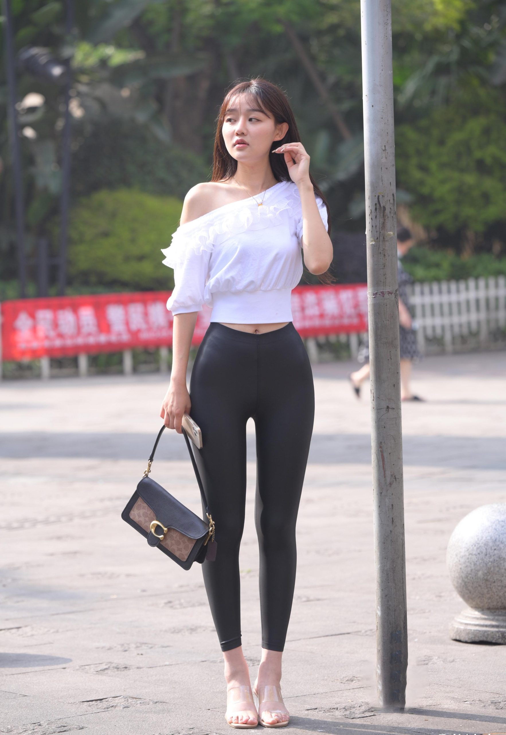 图片[5]-笑容非常甜美且治愈的皮裤女孩 J1945 751P1V-22.1GB-发街拍