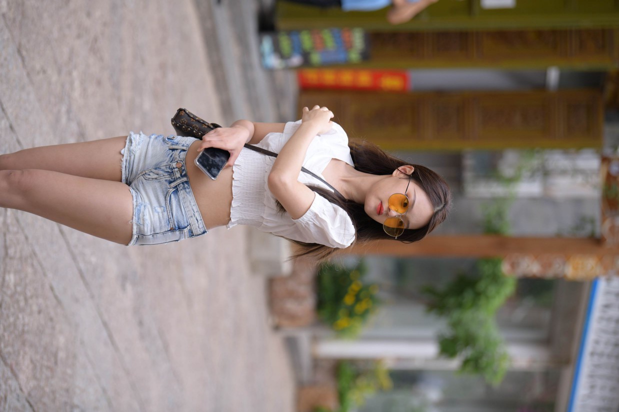 图片[2]-戴太阳镜的牛仔短裤紧身牛仔MM【167P】00021-发街拍