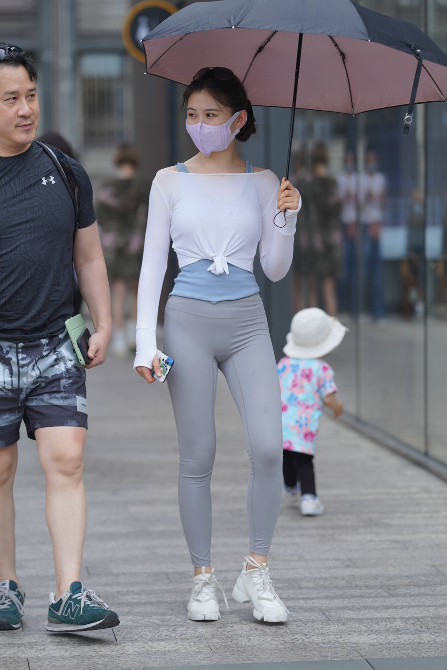 图片[1]-街拍逛街的瑜伽裤小女人  J2874 36P-469MB-发街拍