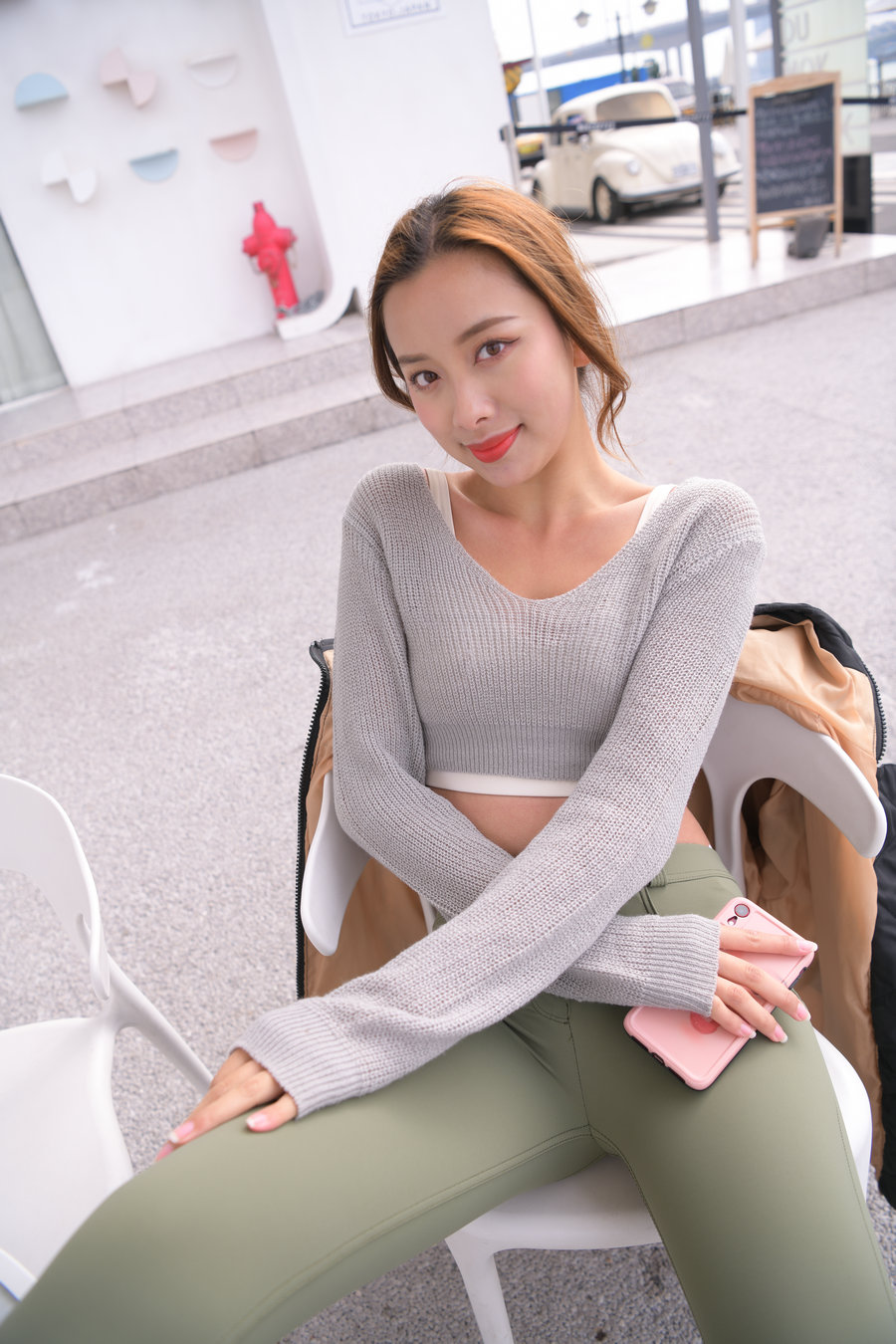 图片[2]-非常可爱的瑜伽裤女孩坐在凳子上 J1520 998P1V-26.5GB-发街拍