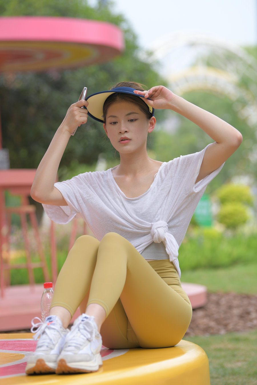 图片[1]-戴着遮阳帽的瑜伽裤女孩J2965 796P1V-27.1GB-发街拍