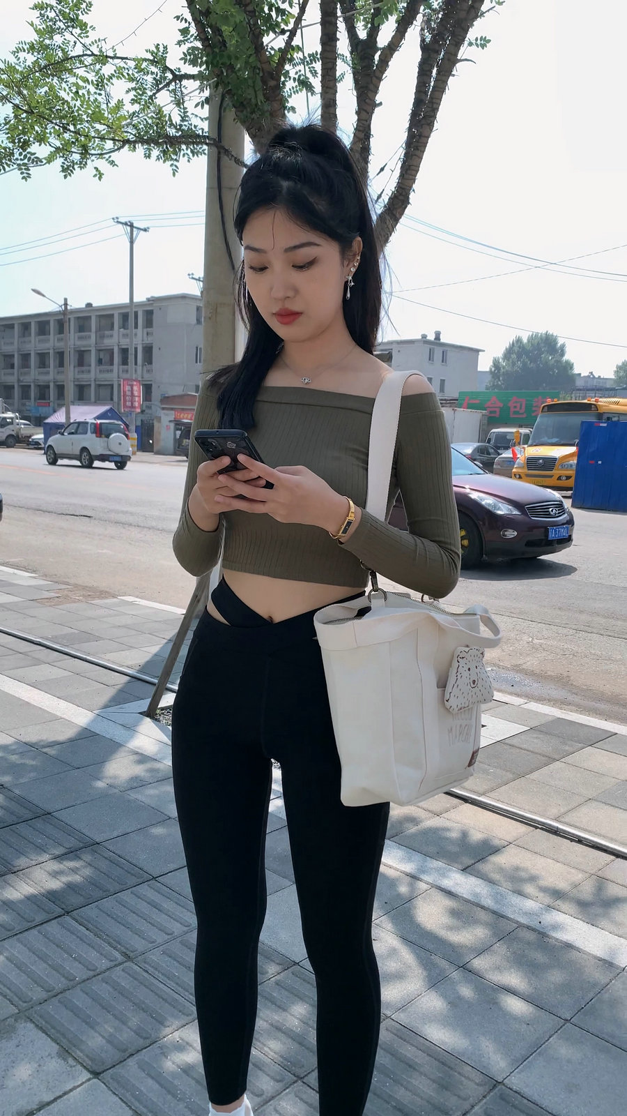 图片[1]-刚刚健身结束的高马尾瑜伽裤女孩J4111 MP4-8.97GB-发街拍