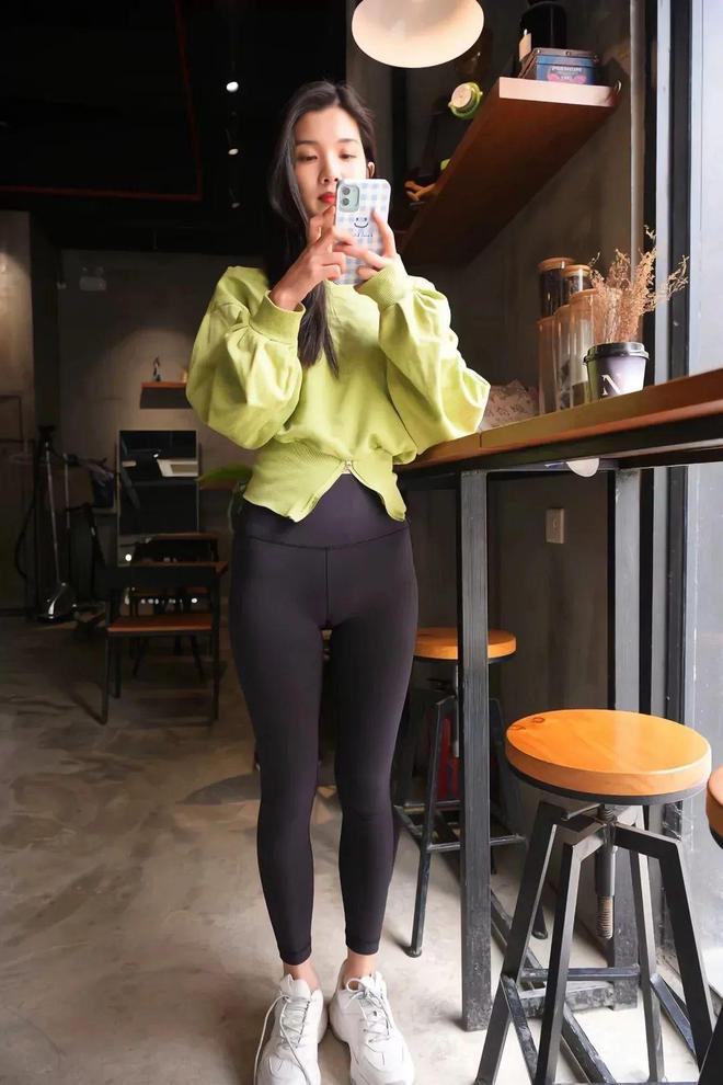 图片[5]-绿色瑜伽裤女孩很开心 J1519 1094P1V-27.6GB-发街拍