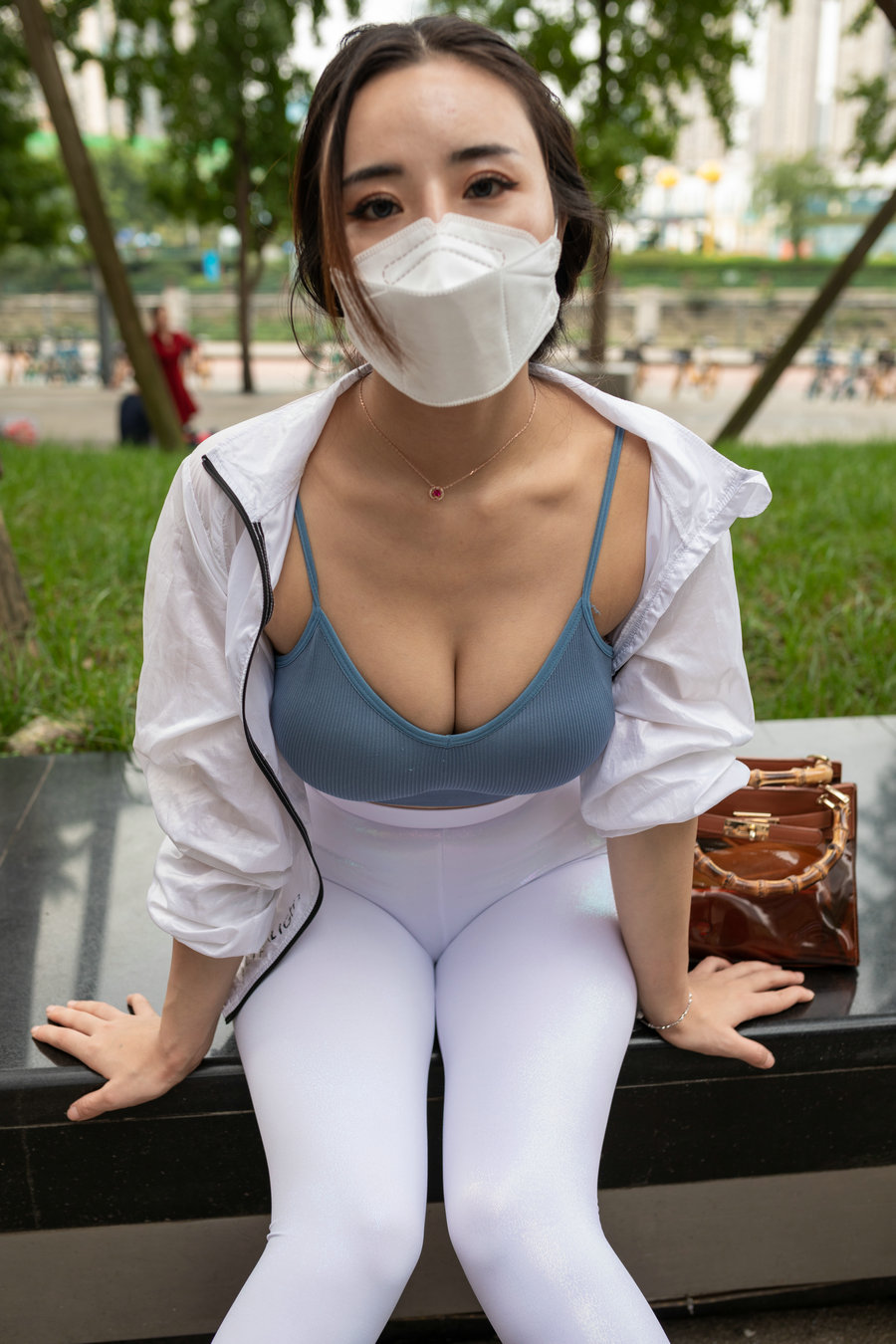 图片[1]-白色瑜伽裤女孩很漂亮 J1518 856P4V-30.0GB-发街拍