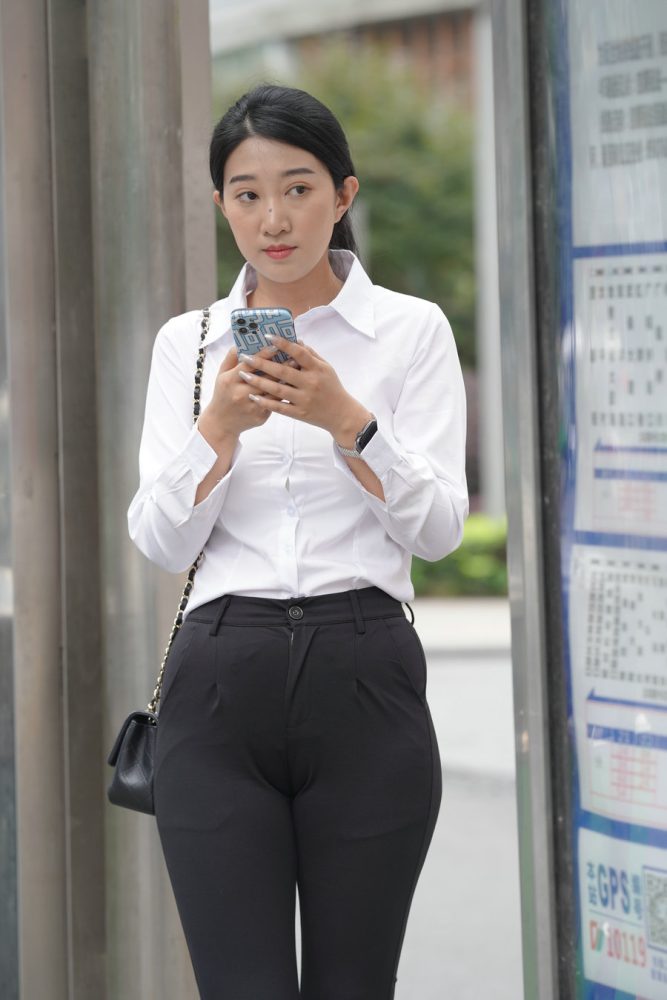 图片[3]-等公交的制服女人J2130 976P2V-29.5GB-发街拍