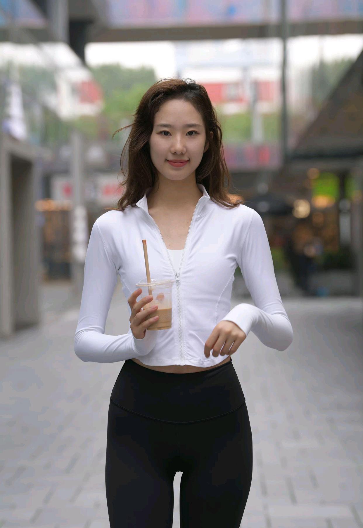 图片[2]-像刘亦菲的黑色瑜伽裤女孩J2237 340P1V-14.8GB-发街拍