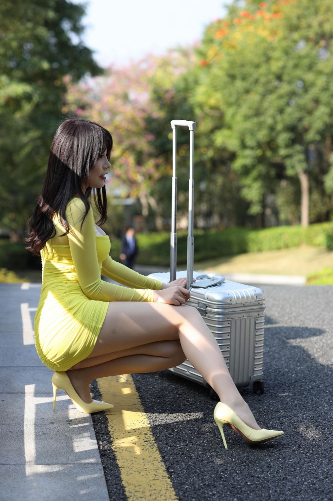 图片[5]-穿紧身裙的美丽姑娘要出去旅行了【419P】00046-发街拍