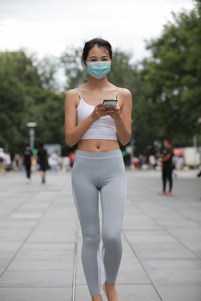 图片[4]-灰色瑜伽裤姑娘笑容超甜 J5074 180P2V-2.15GB-发街拍