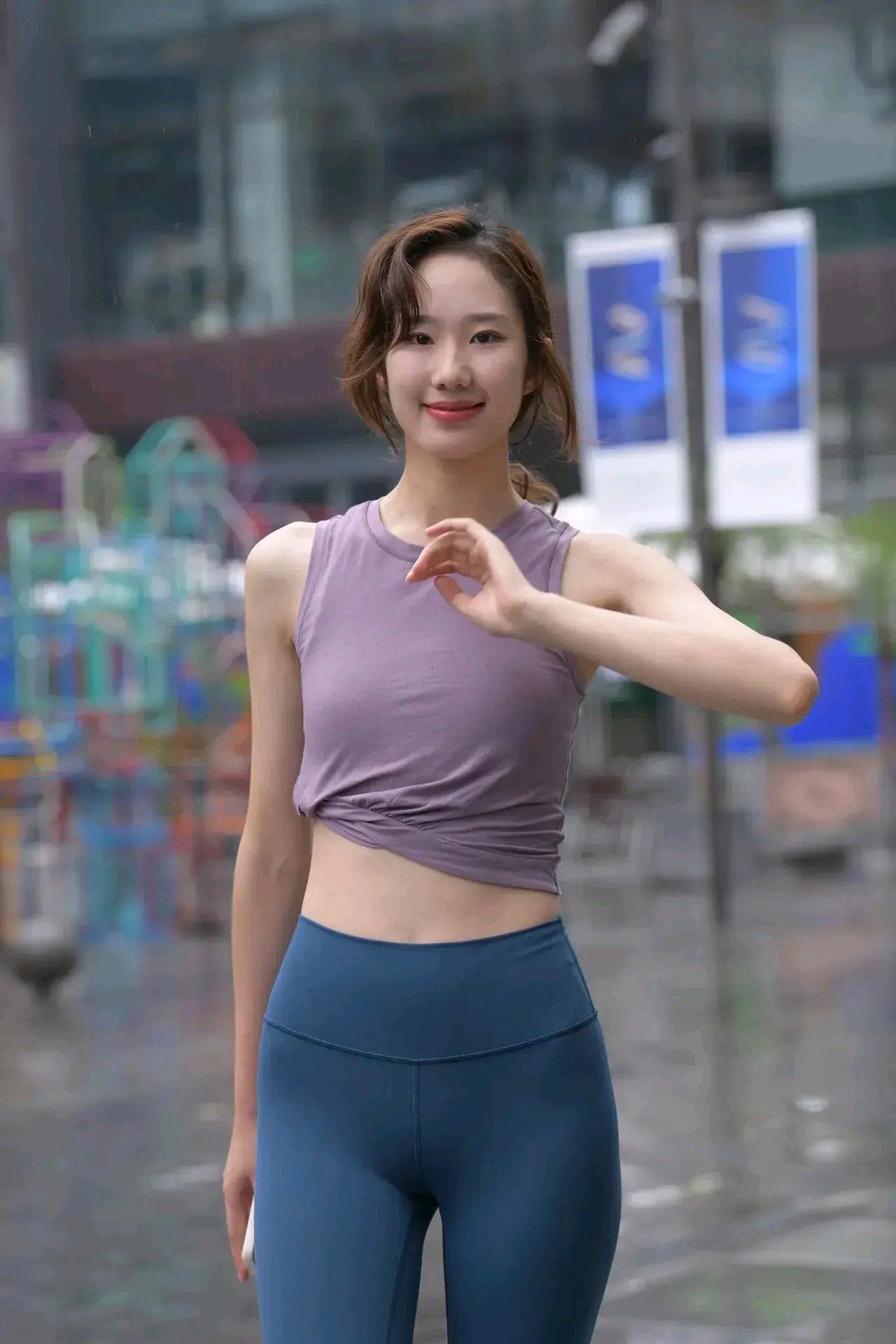 图片[2]-像刘亦菲的蓝色瑜伽裤姑娘J2234 552P1V-20.5GB-发街拍