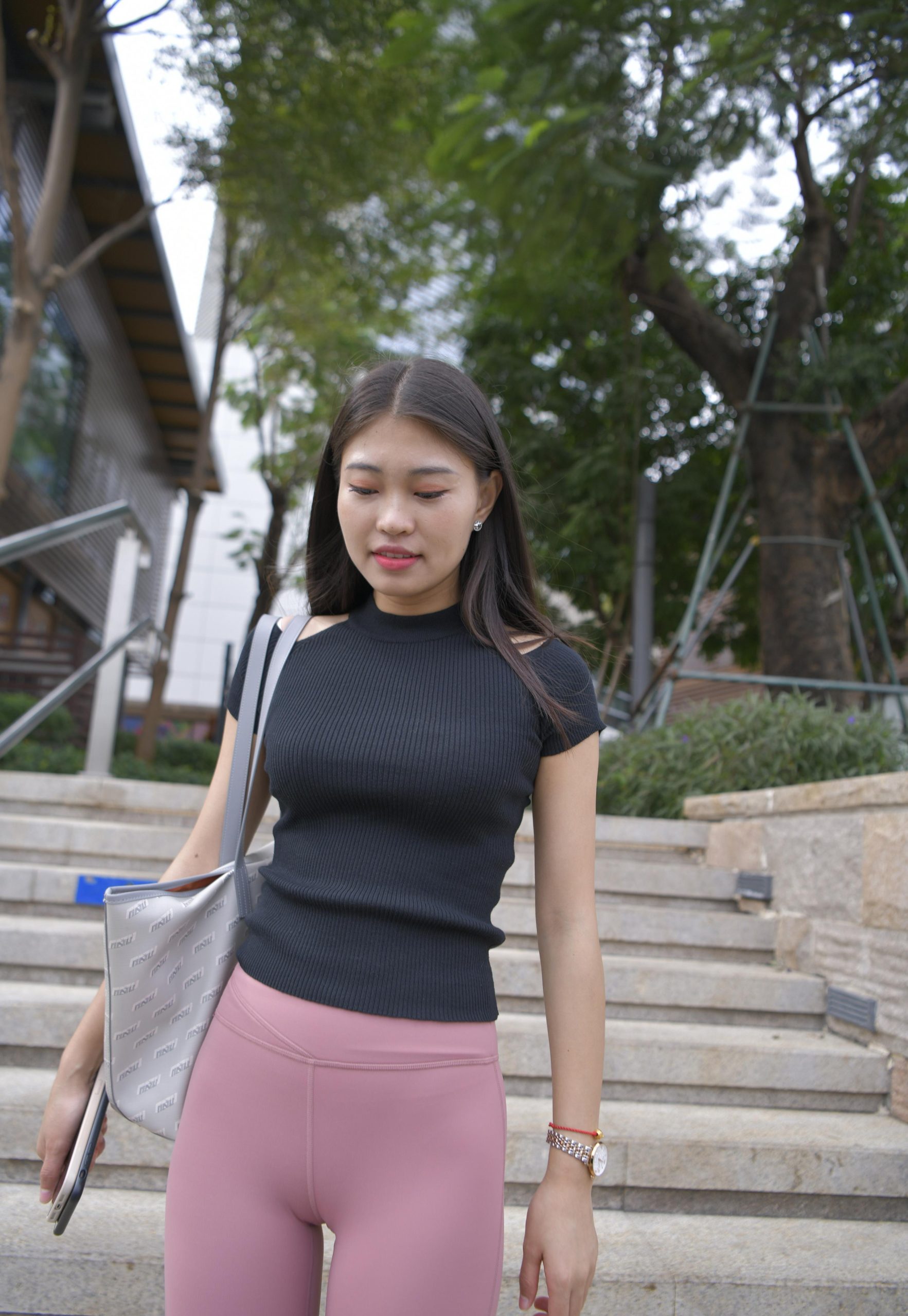 图片[2]-走在街头的瑜伽裤小女人 J1530 213P1V-9.18GB-发街拍