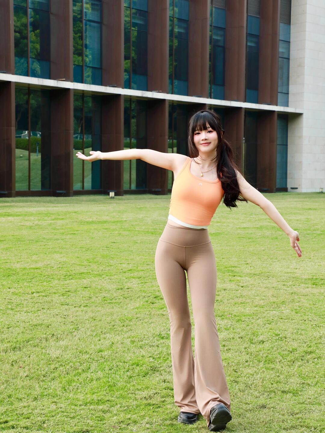 图片[4]-喜欢瑜伽的阳光快乐女孩【135P】04042-发街拍