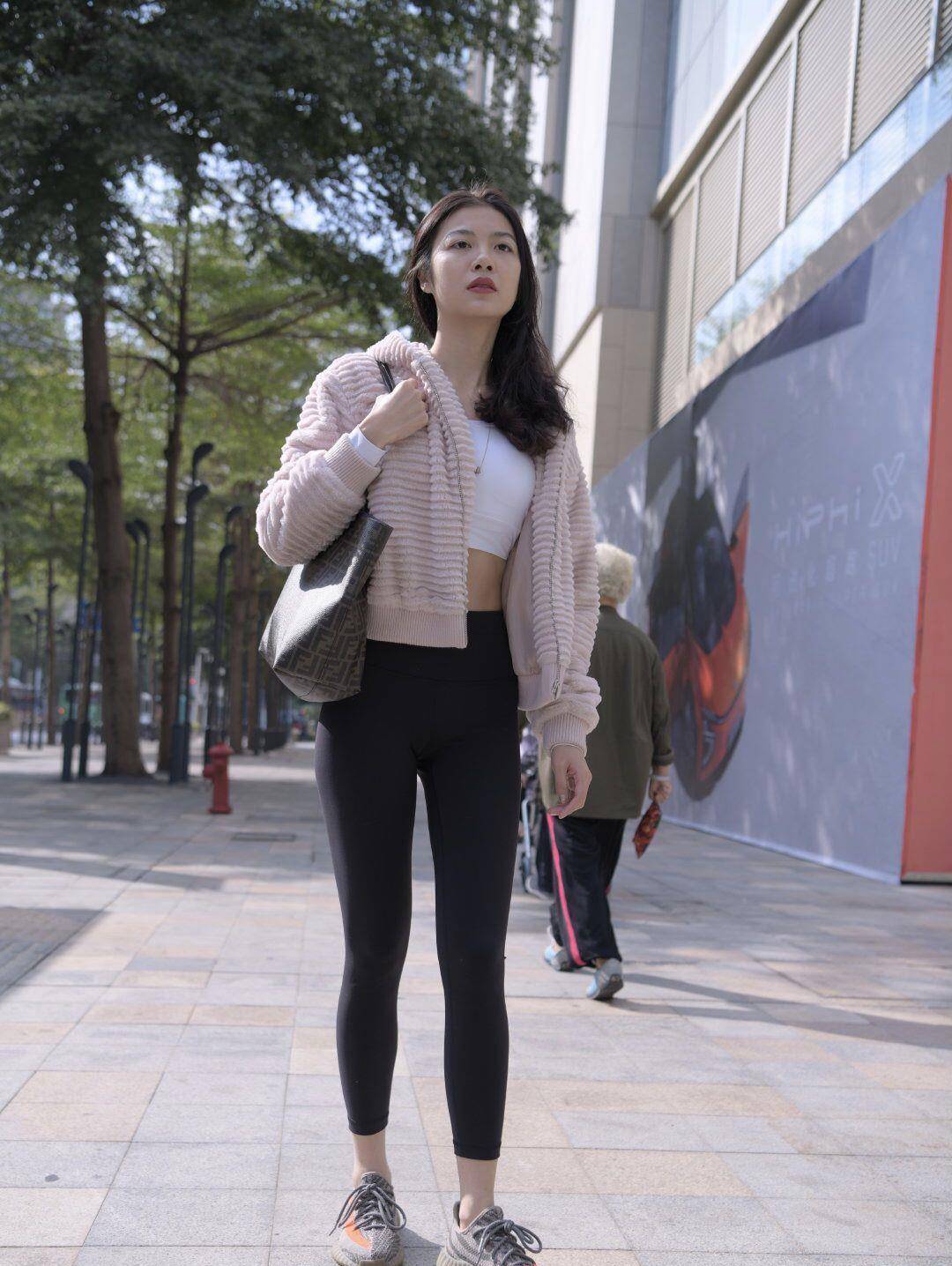 图片[2]-逛街的紧身瑜伽裤女孩 J1455 411P2V-26.6GB-发街拍