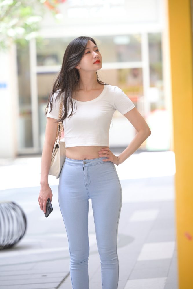 图片[2]-正在逛街的紧身牛仔裤女孩J1815 1112P1V-30.2GB-发街拍