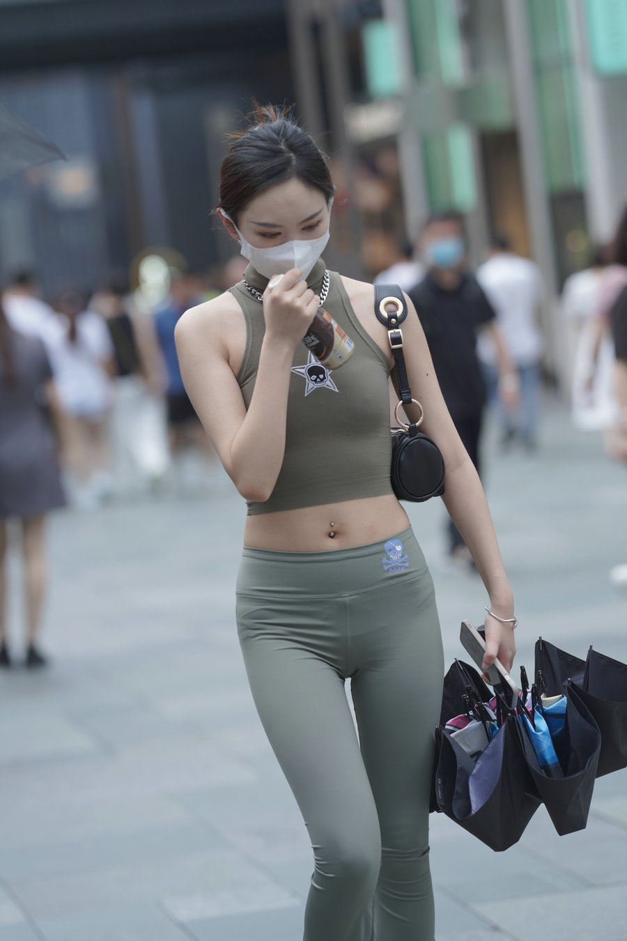 图片[1]-戴口罩的瑜伽裤小女人J3557 133P-1.43GB-发街拍