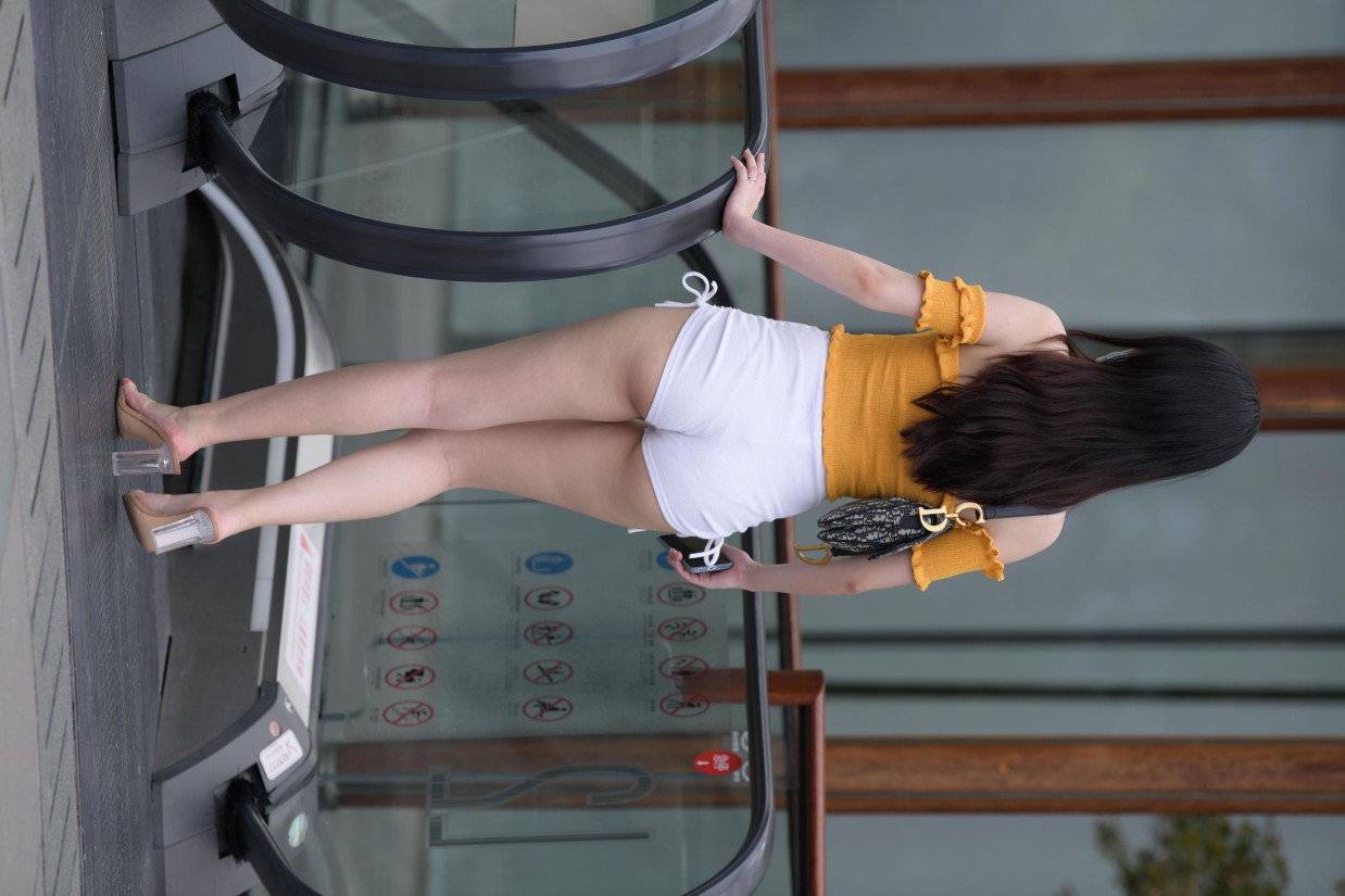 图片[3]-高腰白色短裤的漂亮女孩【767P】00065-发街拍