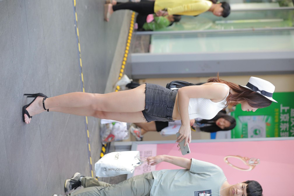 图片[3]-非常时尚阳光的牛仔热裤女孩【808P】00064-发街拍