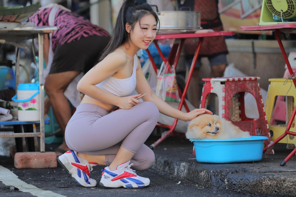 图片[3]-逛商场买东西的瑜伽裤老师【666P】00012-发街拍