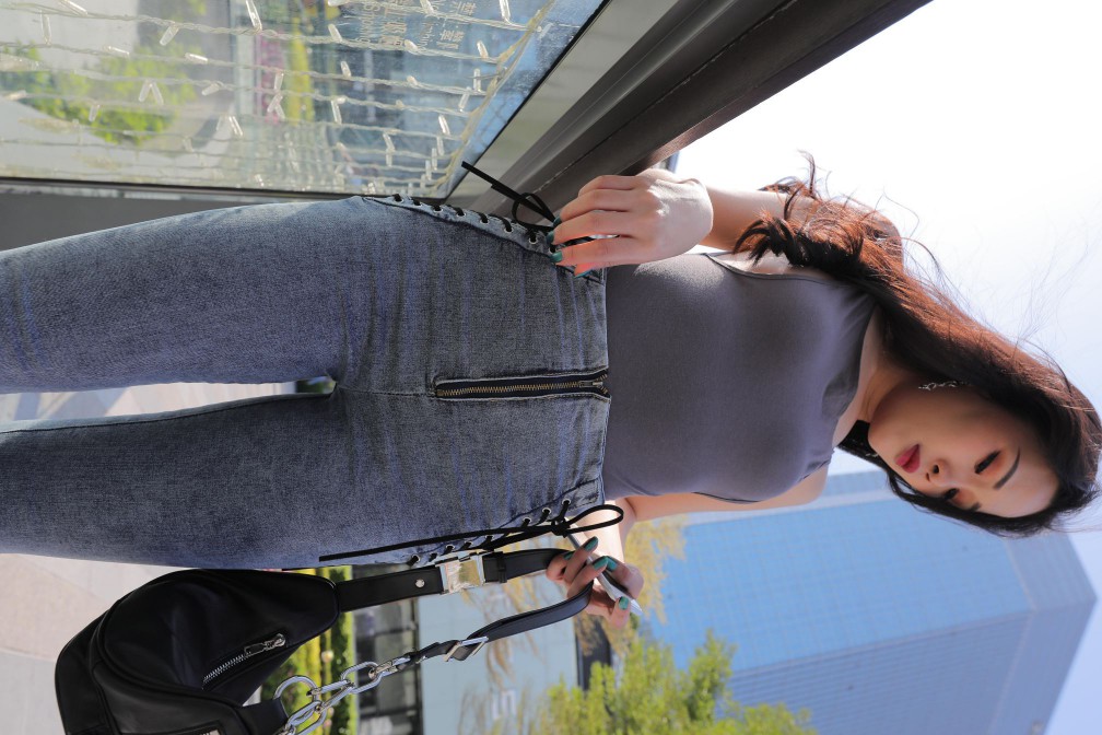 图片[3]-漂亮的紧身牛仔裤长发女孩【474P】00059-发街拍