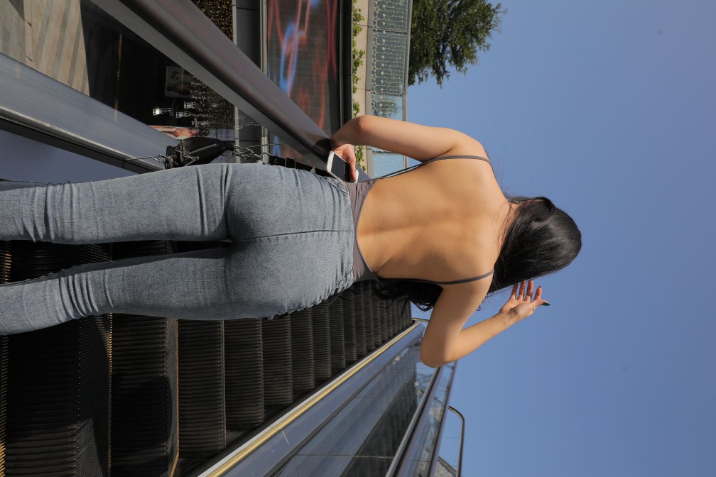 图片[4]-漂亮的紧身牛仔裤长发女孩【474P】00059-发街拍