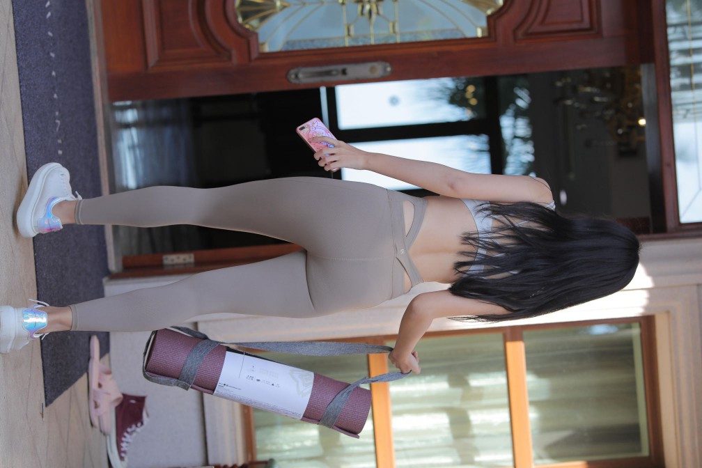 图片[5]-灰色瑜伽裤温柔的女孩【369P】00058-发街拍