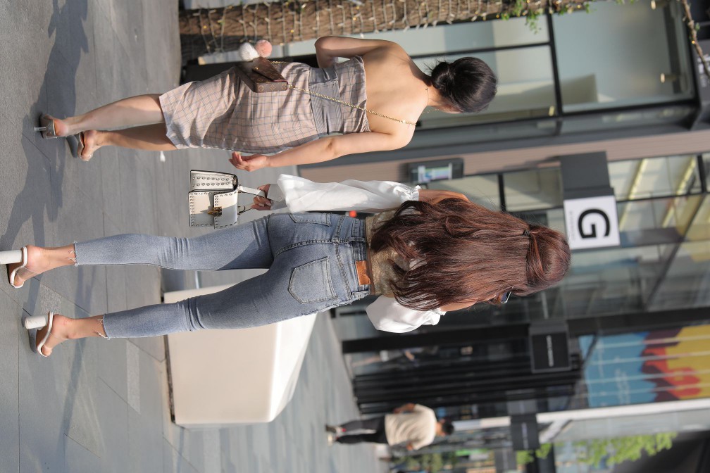 图片[2]-长相甜美的紧身牛仔裤姑娘【114P】00038-发街拍