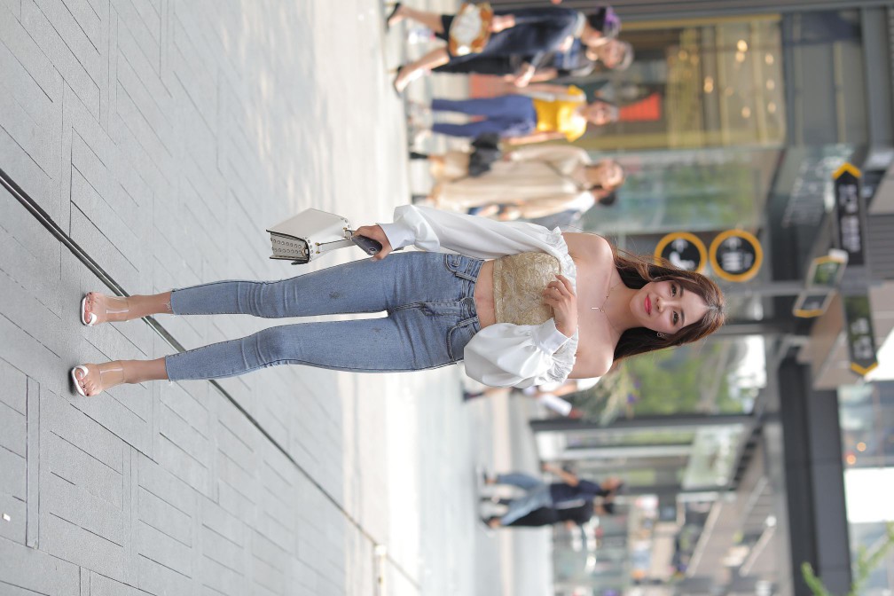 图片[3]-长相甜美的紧身牛仔裤姑娘【114P】00038-发街拍