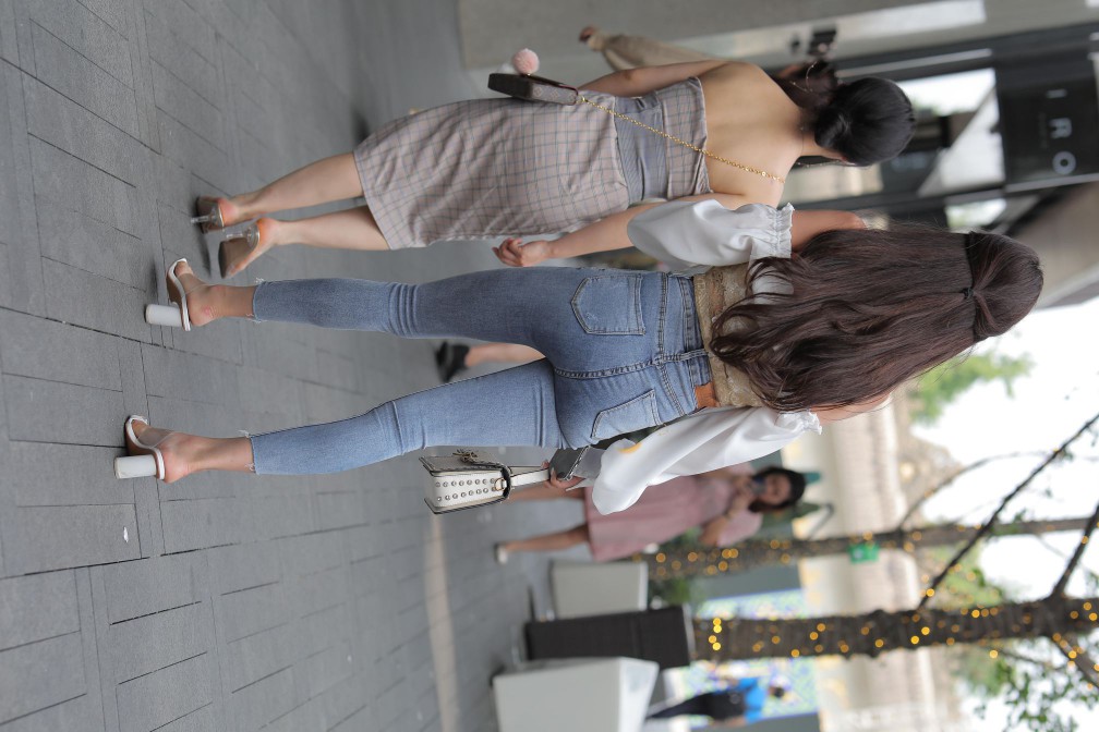 图片[5]-长相甜美的紧身牛仔裤姑娘【114P】00038-发街拍