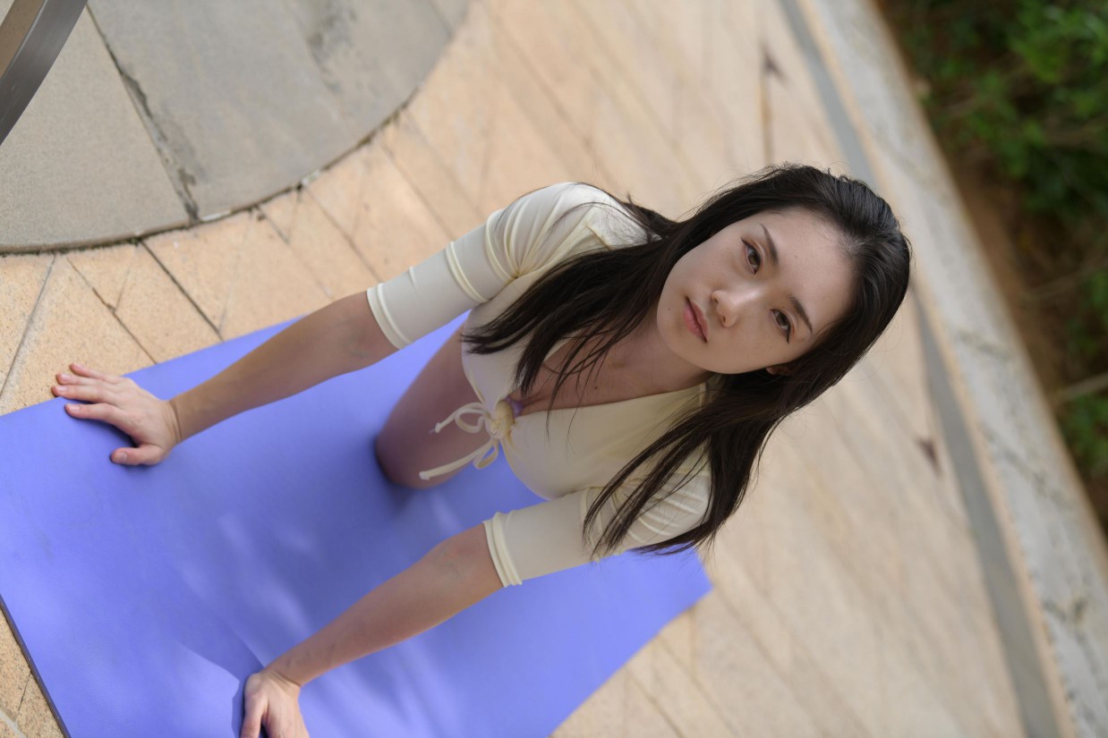 图片[3]-游泳池旁边的比基尼女生【327P】00042-发街拍