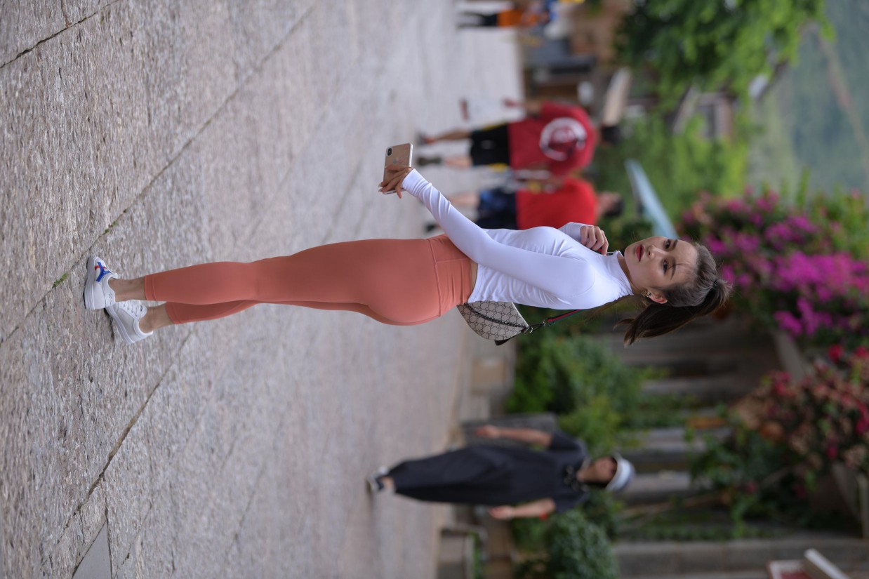 图片[3]-橙色瑜伽裤的高马尾姑娘【615P】00051-发街拍