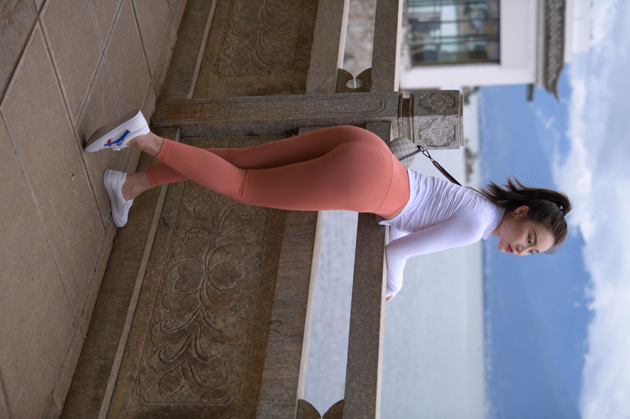 图片[5]-橙色瑜伽裤的高马尾姑娘【615P】00051-发街拍